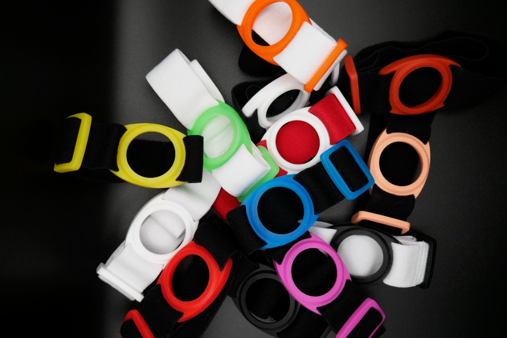 Tous les bracelets GlycoSafe en tas